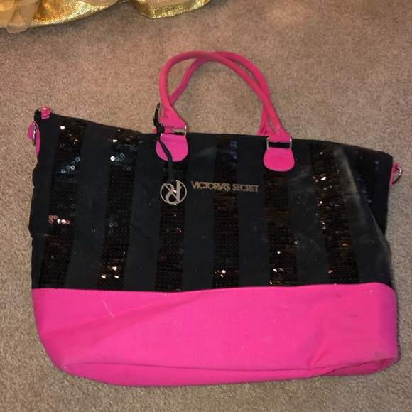 PINK Victoria's Secret Handbags - Victoria’s Secret overnight bag